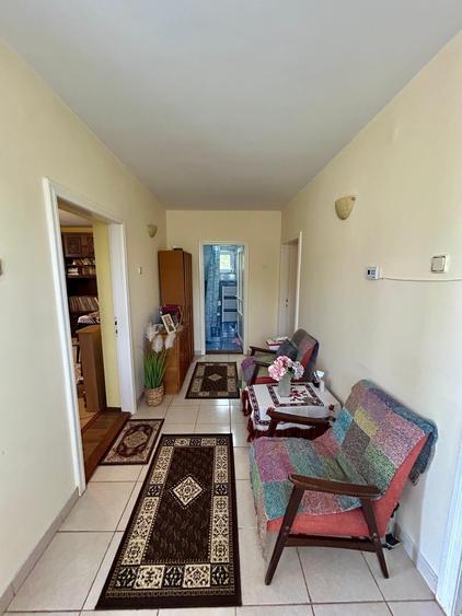 Casă cu 2 camere cu Garaj în Central