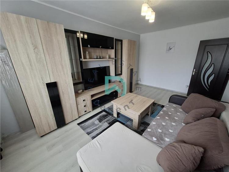 Apartament cu 3 camere decomandat în Griviței