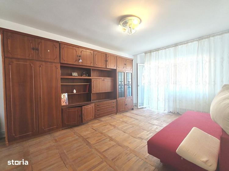 Apartament cu 3 camere decomandat în Găvana
