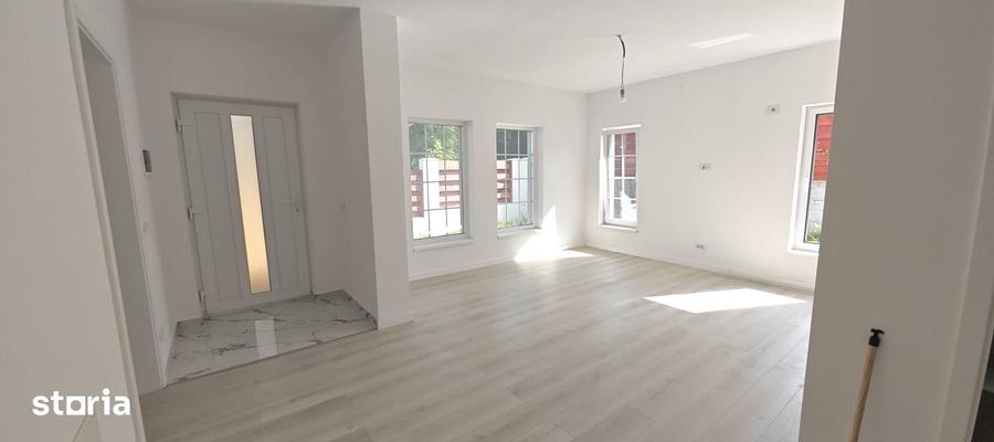 Casă cu 4 camere cu Teren 450 Mp în Miroslava