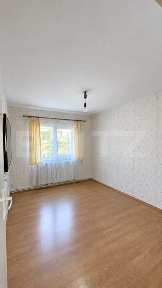 Apartament cu 4 camere decomandat în Călan