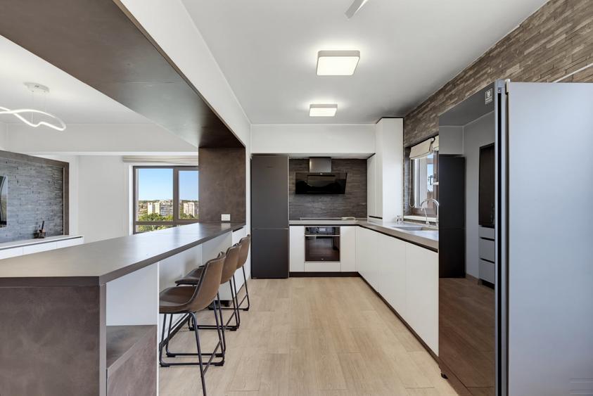 Apartament cu 3 camere decomandat, mobilat în Tătărași
