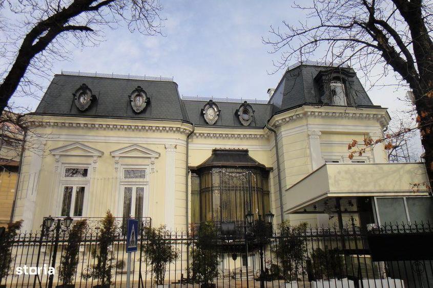 Casă cu Teren 1000 Mp în Romană