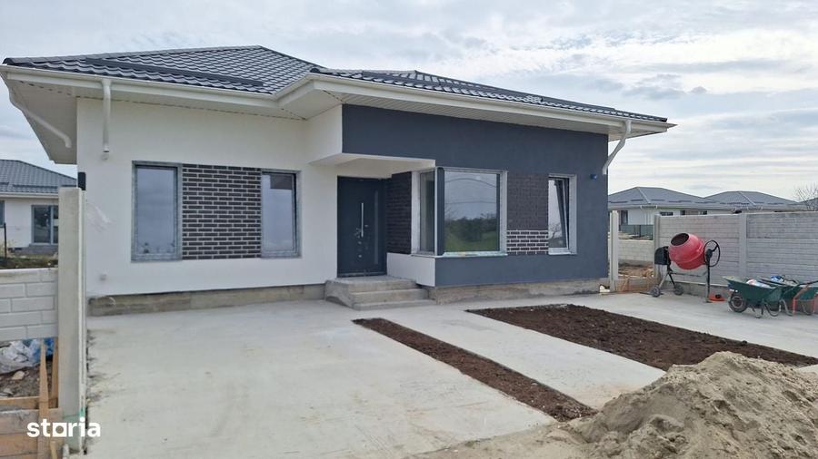 Casă cu 4 camere în Dimieni
