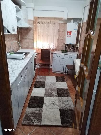 Apartament cu 3 camere decomandat în Dorobanți