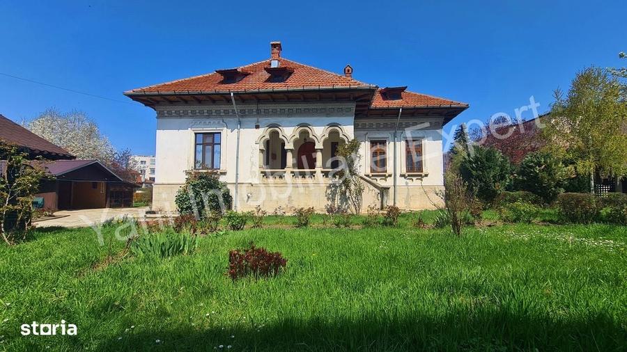 Casă cu 4 camere în Central