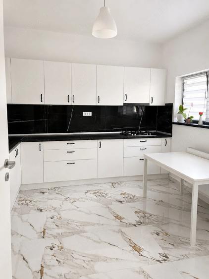 Casă cu 5 camere cu Teren 200 Mp în Central