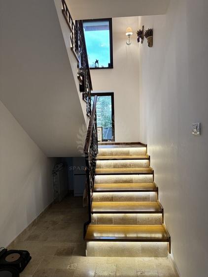 Casă individuală cu 4 camere cu Teren 880 Mp în Central