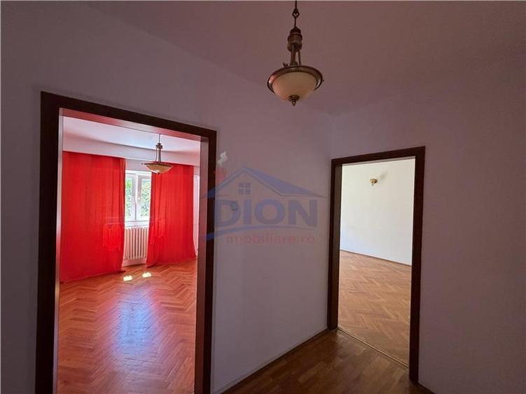Apartament cu 4 camere decomandat în Unirii