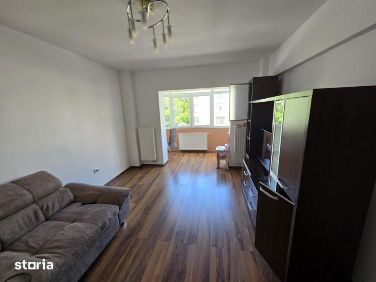Apartament cu 3 camere decomandat în Trivale