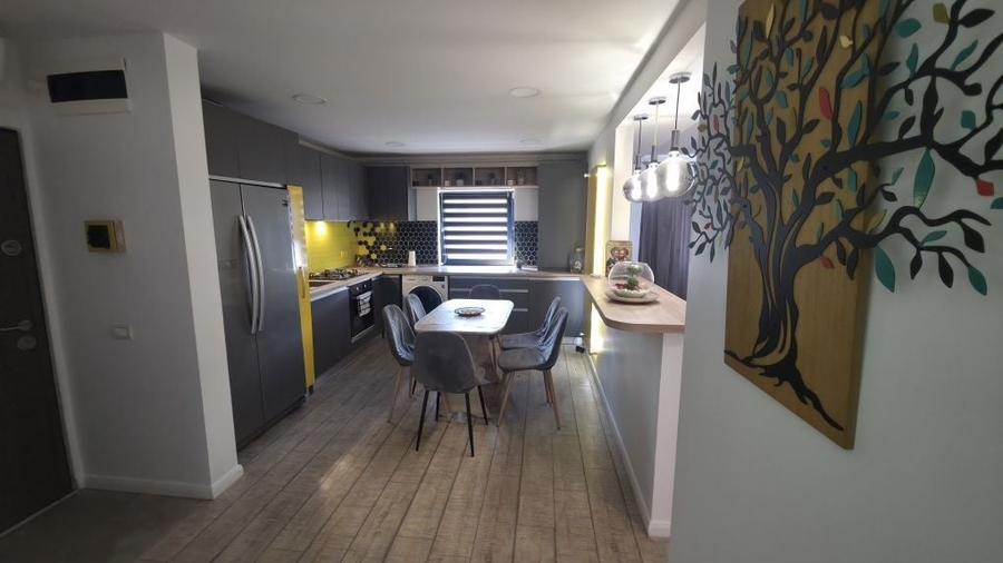 Apartament cu 3 camere decomandat în Central