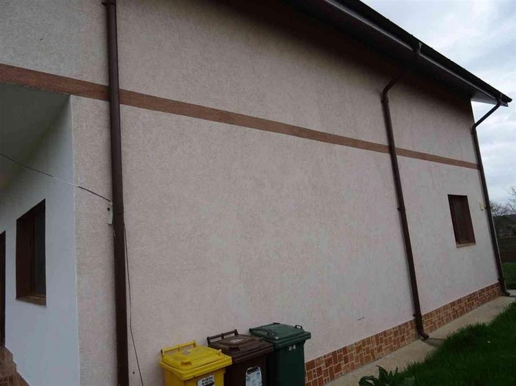 Casă individuală cu 5 camere cu Canalizare în Centură