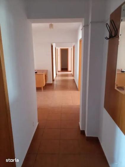 Apartament cu 5 camere decomandat în Centrul Civic