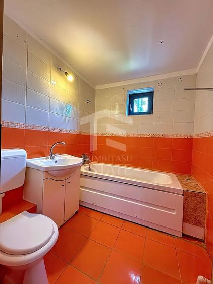 Apartament cu 3 camere semidecomandat în P-ța Gorjului