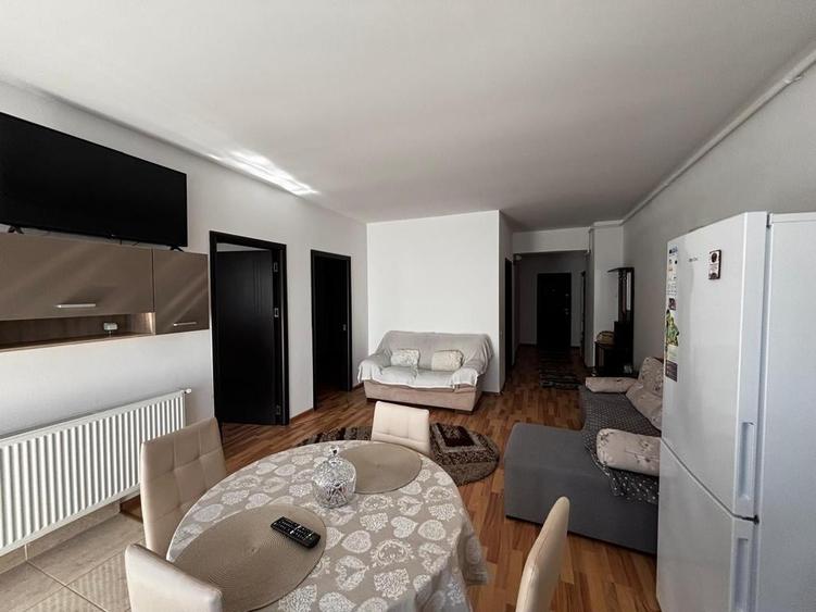 Apartament cu 3 camere decomandat, mobilat în Central