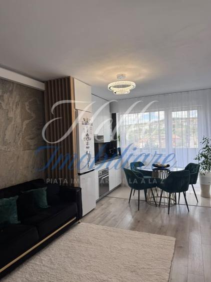 Apartament cu 3 camere semidecomandat în Dâmbul Rotund
