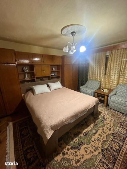 Casă cu 5 camere cu Teren 1800 Mp în Călugări
