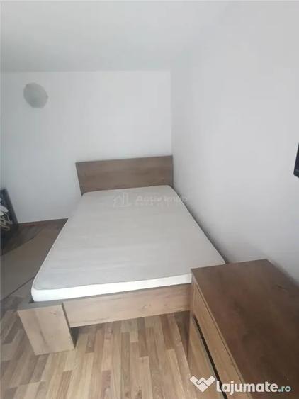 Casă cu 16 camere cu Teren 694 Mp în Central