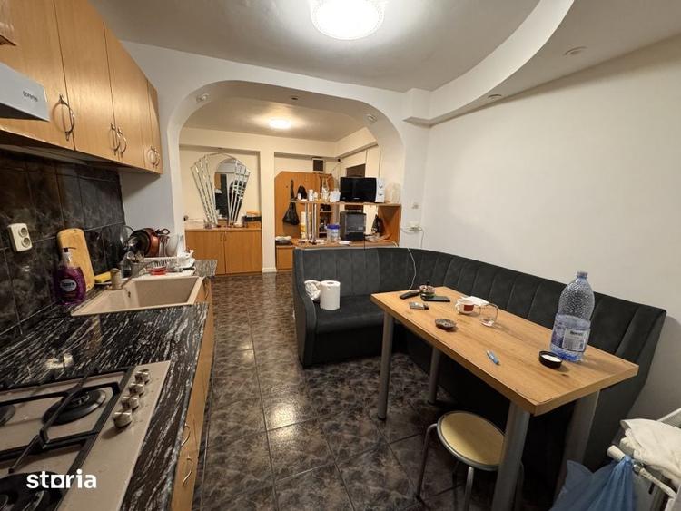 Apartament cu 4 camere decomandat în Lăpuș Argeș