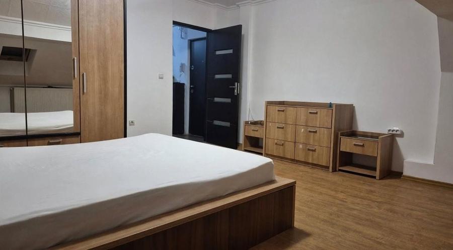 Apartament cu 3 camere decomandat în Ștrand