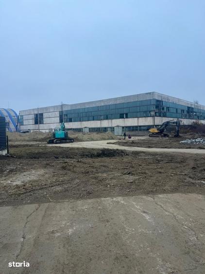 Spațiu comercial, de 5,500 mp, în Cug