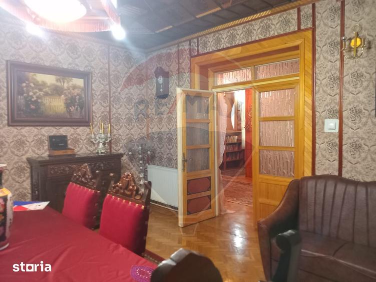 Casă cu 6 camere cu Teren 436 Mp în Romanilor