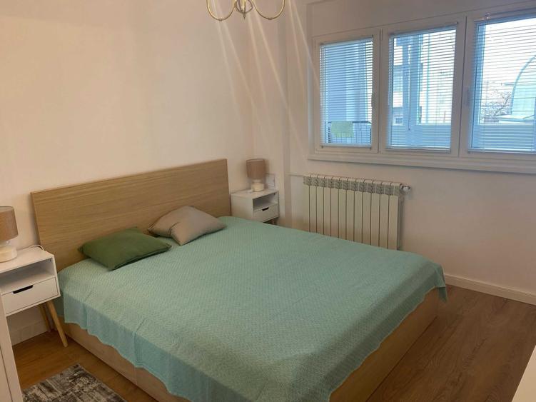 Apartament cu 3 camere decomandat în Calea Victoriei