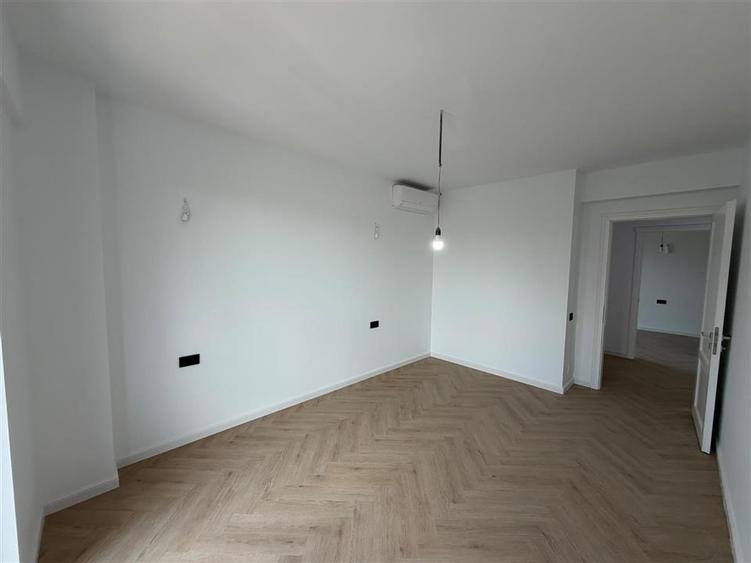 Apartament cu 3 camere decomandat în Ultracentral