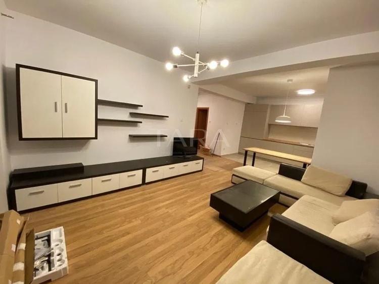 Apartament cu 2 camere semidecomandat, mobilat în Andrei Mureșanu