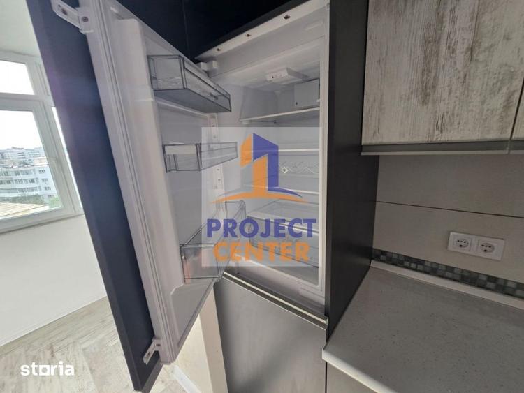 Apartament cu 3 camere semidecomandat în Calea București