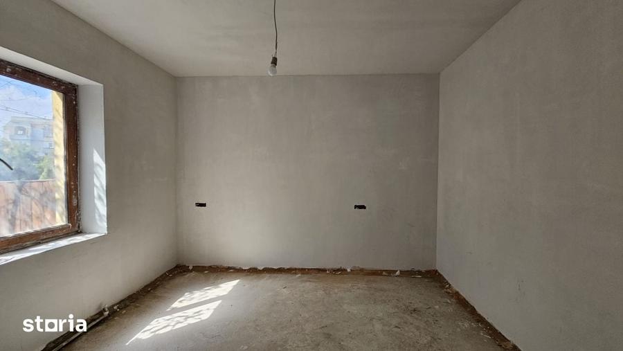 Casă cu 3 camere cu Teren 720 Mp în Păcurari