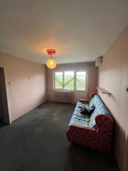 Apartament cu 2 camere semidecomandat în Podu Roș