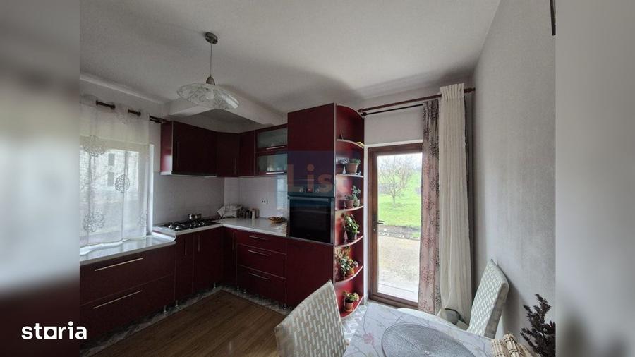 Casă cu 6 camere cu Teren 1400 Mp în Apahida