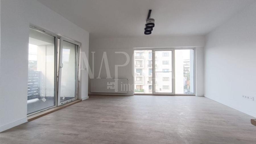 Apartament cu 3 camere semidecomandat în Dâmbul Rotund