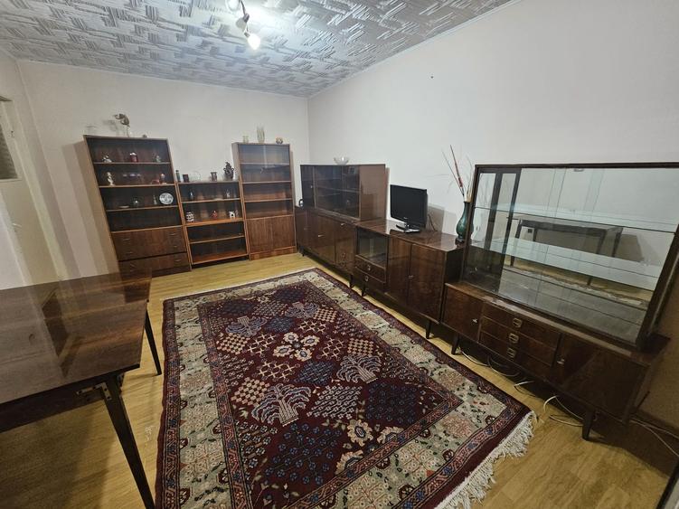 Apartament cu 3 camere decomandat în Plantelor