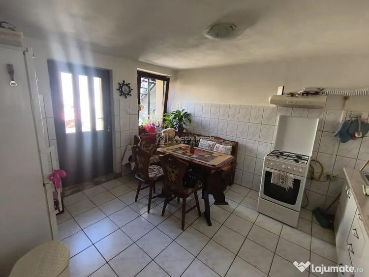 Casă cu 3 camere cu Teren 300 Mp în Muncitoresc