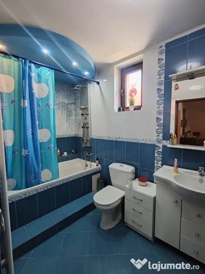 Casă cu 5 camere cu Teren 683 Mp în Central