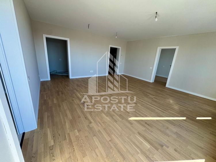Apartament cu 3 camere decomandat în Torontalului