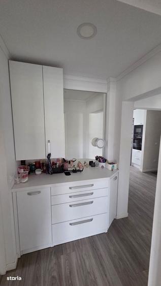 Apartament cu 3 camere în Micro 16