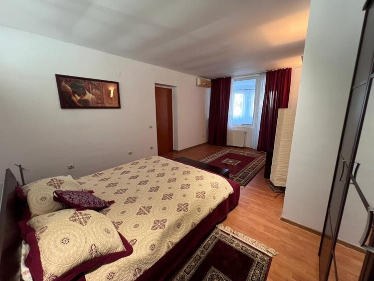 Casă individuală cu 6 camere cu Canalizare în Iancu Nicolae