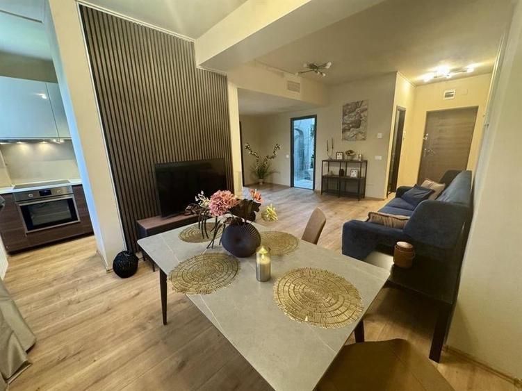 Apartament cu 3 camere semidecomandat, mobilat în Herăstrău