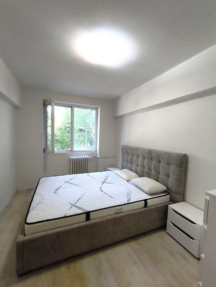 Apartament cu 3 camere decomandat în Tineretului