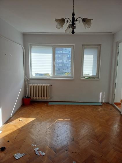 Apartament semidecomandat în Lujerului