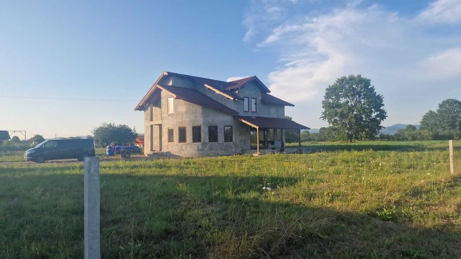 Casă cu 3 camere în Colțirea