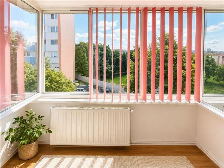 Apartament cu 3 camere decomandat în Libertății