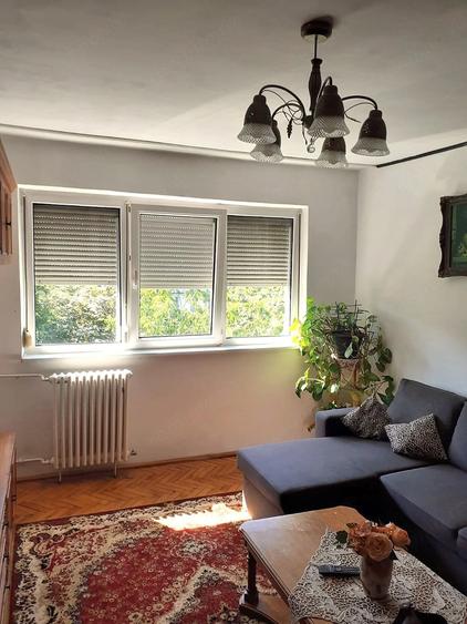 Apartament cu 3 camere semidecomandat în Dacia