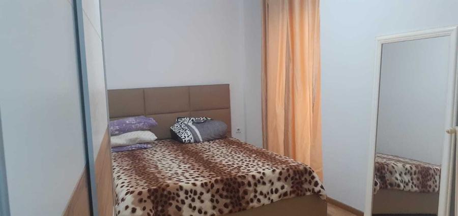 Apartament cu 3 camere semidecomandat în Regina Elisabeta