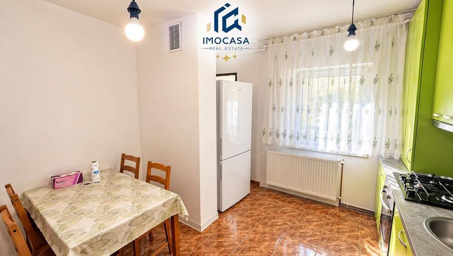 Apartament cu 4 camere decomandat, mobilat în Aurel Vlaicu