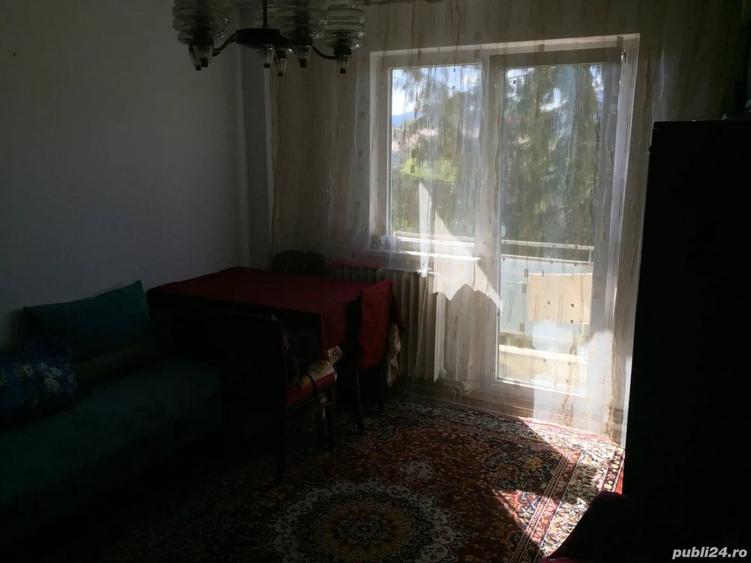 Apartament cu 3 camere semidecomandat în Florilor