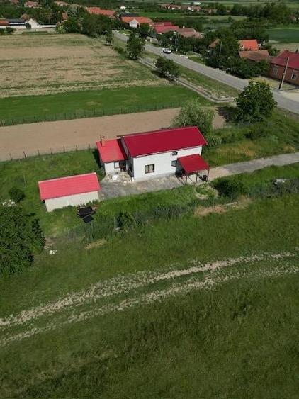 Casă cu Teren 2422 Mp în Central